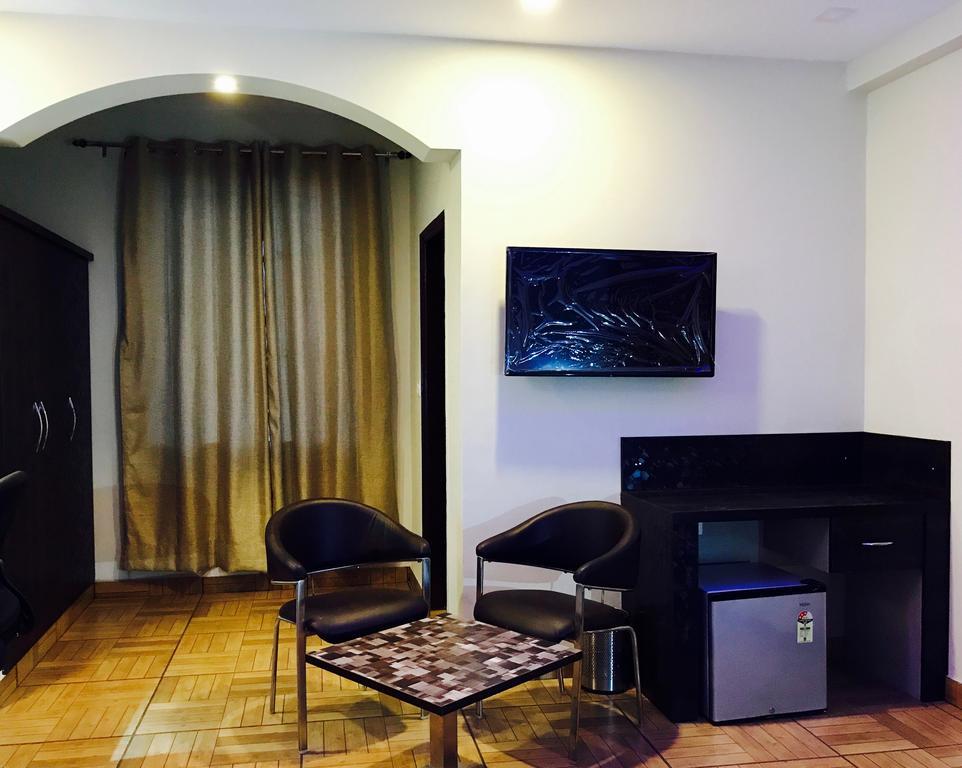 Hotel The Park Residency Greater Noida Exterior foto