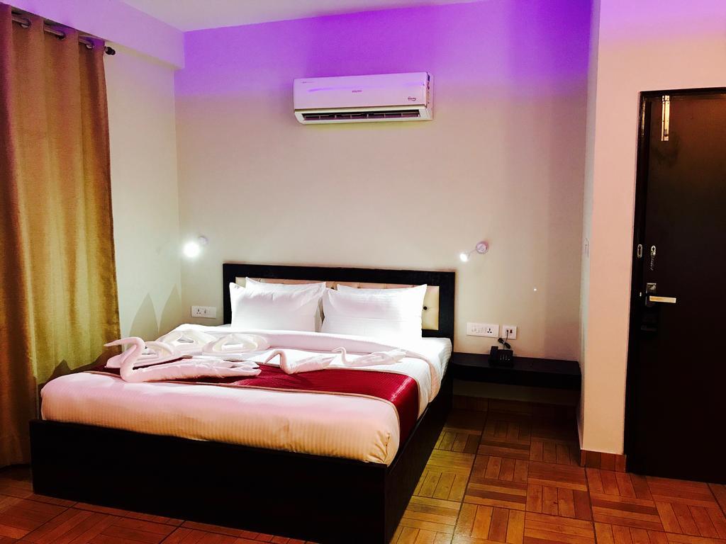 Hotel The Park Residency Greater Noida Exterior foto