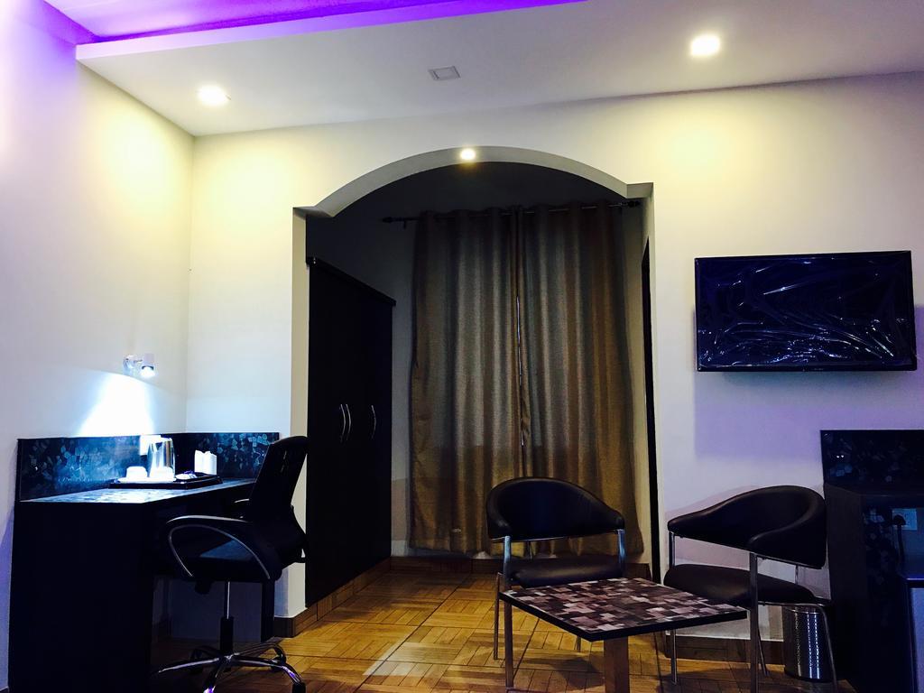 Hotel The Park Residency Greater Noida Exterior foto