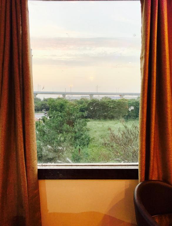 Hotel The Park Residency Greater Noida Exterior foto