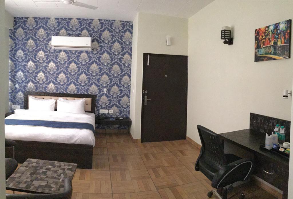 Hotel The Park Residency Greater Noida Exterior foto