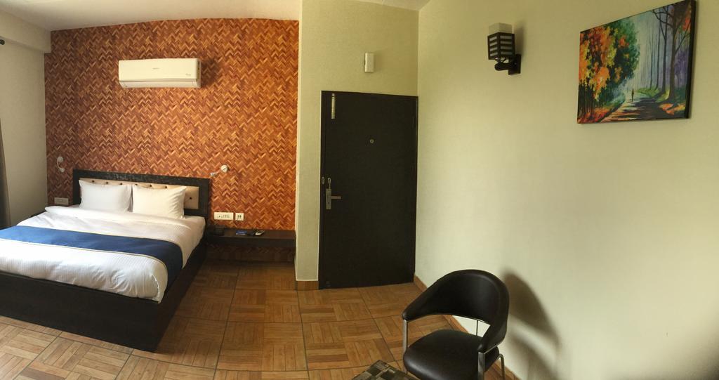 Hotel The Park Residency Greater Noida Exterior foto